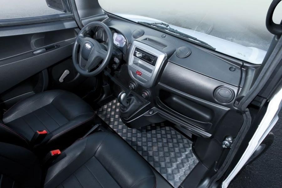 Интерьер Ligier Flex L3 Pick-up 2012 года  (фото 5 из 5)